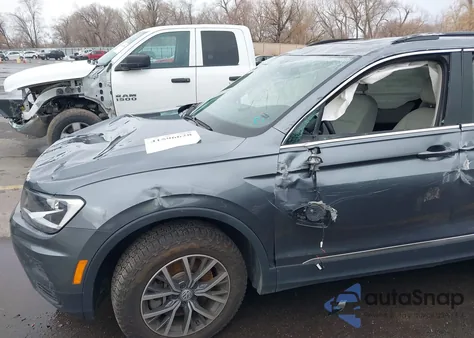 2020 Volkswagen Tiguan 2.0T Se/2.0T Se R-Line Black/2.0T Sel z USA, uszkodzony, nr VIN 3VV2B7AX5LM015619